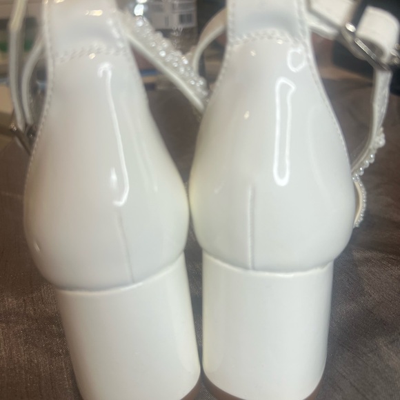 Elegant White Beaded Women's Heels - Picture 6 of 10